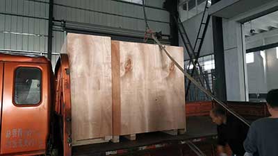 洗脱机,烘干机,折叠机,装箱发往新加坡。